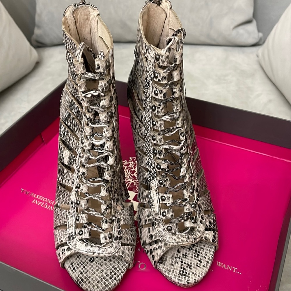 Vince Camuto VC-FIONNA Bootie Sandals